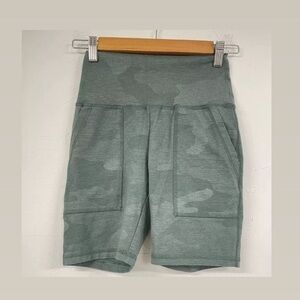 Aerie Green Camo Womens Biker Shorts High Waisted Womens Medium Pockets Printed